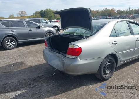 2005 Toyota Camry Le z USA, uszkodzony, nr VIN 4T1BE32K85U980938